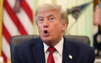 Ông Trump dọa mạnh tay nếu giá xăng không giảm