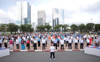 500 người dân TP.HCM được khám sức khỏe miễn phí tại phường và đồng diễn dưỡng sinh