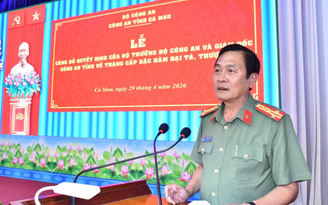 Giám đốc Công an tỉnh Cà Mau Hồ Việt Triều được thăng cấp bậc hàm thiếu tướng