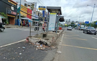 Nhà chờ xe buýt nằm giữa đường