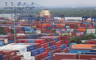 Sau nhập siêu gần 14 tỉ USD, xuất siêu có trở lại?