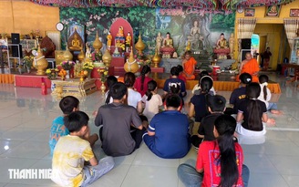 Ngôi chùa ở TP.HCM giữ tiếng mẹ đẻ cho trẻ em Khmer