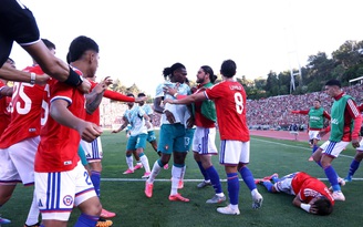 Đàn em Ronaldo đánh người nhận thẻ đỏ, nguy cơ bị cấm thi đấu World Cup 2026