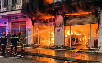 Người đàn ông Cà Mau nghi phóng hỏa tiệm giặt sấy rồi bị bỏng nặng