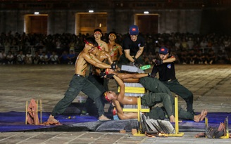 Đặc nhiệm, kỵ binh của Bộ Công an trình diễn ở Ngọ Môn - Đại nội Huế