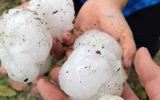 Không khí lạnh về cảnh báo giông lốc, mưa đá, mưa lớn trên 300 mm ở miền Bắc
