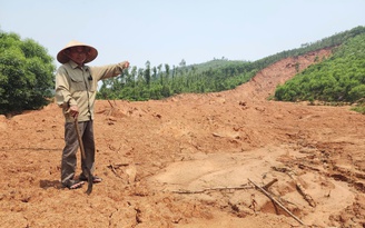 Dân mất sinh kế vì ruộng lúa bị vùi lấp