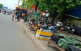 'Điểm nóng' lấn chiếm vỉa hè, lòng đường