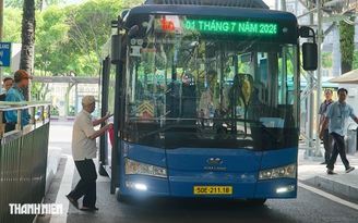 Ngày đầu miễn phí vé xe buýt ở TP.HCM: 'Đỡ tốn gần 50.000 đồng mỗi ngày'