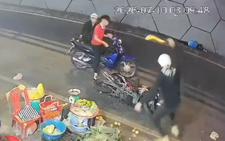 Điều tra vụ nhóm thanh niên cầm hung khí rượt đuổi người, đập xe ở trung tâm TP.HCM