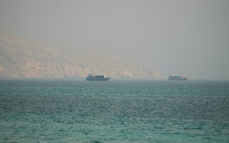 Mỹ áp lệnh cấm vận mới, ra yêu cầu với Iran về eo biển Hormuz