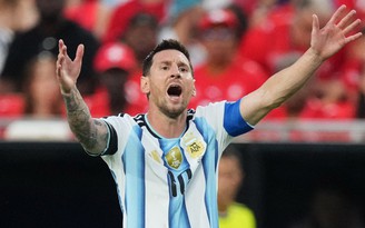 Argentina khó nhọc vào bán kết World Cup, Messi phấn khích có phần thái quá trên mạng xã hội