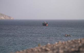 Iran tuyên bố eo biển Hormuz là 'lằn ranh đỏ', đáp trả ông Trump