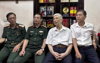 Đại tướng Phan Văn Giang thăm trung tướng Đặng Quân Thụy