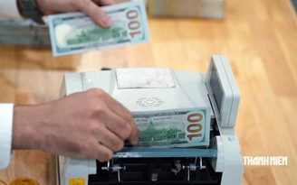 Giá USD hôm nay 17.7.2026: Ngân hàng giảm nhẹ dù tỷ giá trung tâm tăng
