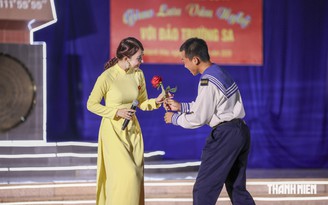 Những sân khấu đặc biệt giữa Trường Sa
