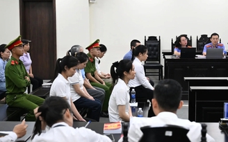 Vợ 'ông trùm' báo ốm, tòa hoãn xử và sẽ tới bệnh viện để xác minh