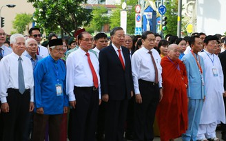 Tổng Bí thư, Chủ tịch nước Tô Lâm dâng hoa tưởng nhớ Chủ tịch Hồ Chí Minh