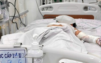 Vụ cháy xe khách ở Đồng Nai: Anh em ruột bị bỏng được chuyển lên TP.HCM