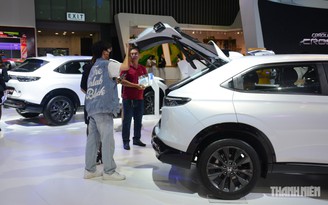 Ô tô gầm cao máy thoáng ngày càng hút khách, doanh số xe sedan 'chạm đáy'