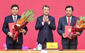 Thủ tướng: Cải cách thực chất tiền lương, ưu tiên hơn cho cán bộ cơ sở