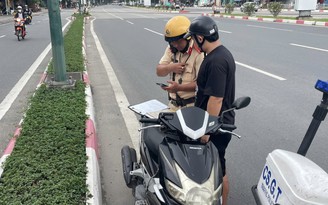 Tra cứu phạt nguội TP.HCM: Danh sách 427 xe máy vi phạm trên đường Phạm Văn Đồng