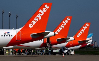Ẩu đả trên không, máy bay easyJet buộc phải quay đầu