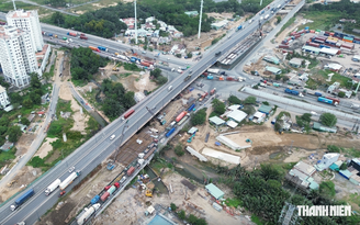 TP.HCM sẽ làm đường riêng cho xe container vào cảng Cát Lái