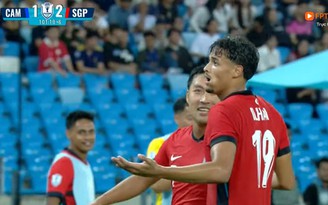 Tranh cãi VAR gây gián đoạn ở trận Singapore thắng ngược Campuchia phút 90+12, hai HLV nói gì?