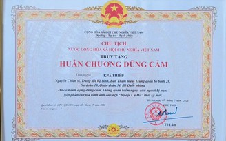 Truy tặng Huân chương Dũng cảm cho thượng sĩ Kpă Thiệp