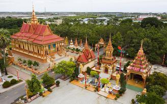 Chùa Xiêm Cán, tuyệt tác kiến trúc tráng lệ của đồng bào Khmer Nam bộ