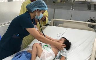 Bé trai suy đa cơ quan sau thời gian uống hơn 1 lít sữa mỗi ngày