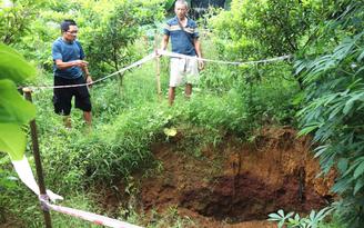 Ninh Bình: Xuất hiện nhiều hố sụt lún giữa khu dân cư, gây nứt nhà dân