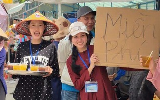 'Đặc sản' cơm, nước miễn phí mùa đại lễ của đạo Phật giáo Hòa Hảo