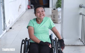 Hành trình từ 'người ở nhà' đến ngôi vô địch của cô gái bại não