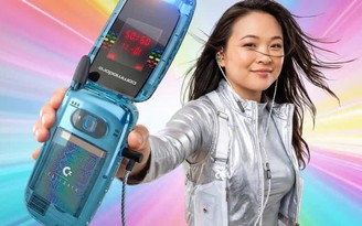 Chiếc điện thoại gập 'độc lạ' đang khiến Gen Z mê mẩn