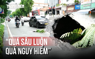Người dân hoảng hốt vì hố sâu giữa trung tâm TP.HCM: Ngay trước đèn đỏ, chưa có rào chắn