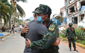 Người con Venezuela cảm ơn bộ đội Việt Nam tìm thấy mẹ trong đống đổ nát