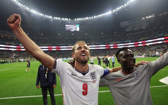 ‘Quá thương’ Harry Kane giọng khản đặc cả lại sau màn ca hát vang trời cùng hàng nghìn CĐV Anh