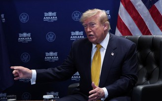 Ông Trump ra lệnh cắt đứt giao thương với Tây Ban Nha