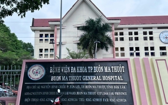 Một nữ bác sĩ bị cảnh cáo vì 'vòi vĩnh' tiền sản phụ