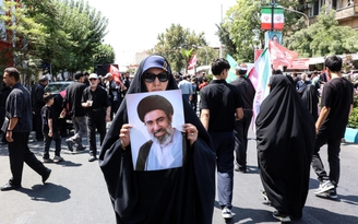 Lãnh tụ tối cao Iran có động thái mới, giá dầu tăng khi Tehran ra điều kiện