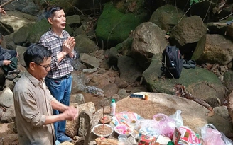 Đà Nẵng: 3 giờ băng rừng tìm hang nghi có hơn 10 hài cốt liệt sĩ