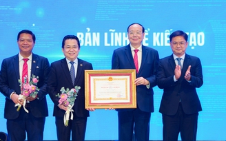 Trường ĐH Hoa Sen đón nhận Huân chương Lao động hạng ba