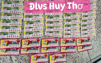 Cùng mua vé tứ quý 4444, 2 người may mắn trúng xổ số miền Nam