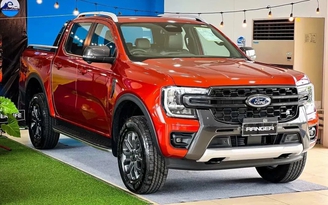 Xe bán tải sụt giảm doanh số, Ford Ranger đòi lại ngôi đầu từ tay Toyota Hilux