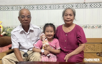Ông bà ngoại già nuôi cháu mồ côi