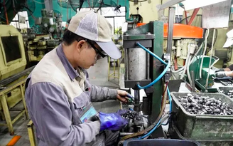 Từ tháng 8, ưu đãi 5% cho doanh nghiệp và 'đặc quyền' khi mua hàng miễn thuế