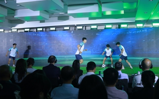 Signify mang công nghệ chiếu sáng sân vận động đạt tiêu chuẩn FIFA đến TP.HCM