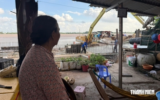 Dân vùng sạt lở sông Tiền Đồng Tháp ngóng kè từng ngày